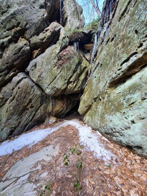 Hocking Hills Cabin-Private Hot Tub, Hiking, Caves Vila Rockbridge Exterior foto