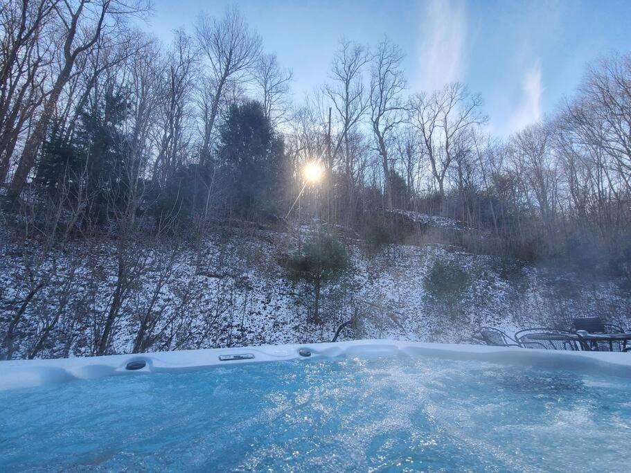 Hocking Hills Cabin-Private Hot Tub, Hiking, Caves Vila Rockbridge Exterior foto